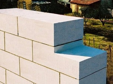 Преимущества и характеристики газоселикатных блоков: назначение и типы