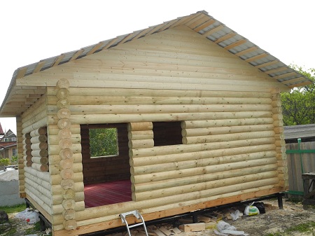 Из какого сруба построить баню: сравнение бруса или бревна
