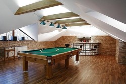 Советы по выбору оборудования для бильярдной: каким требованиям оно должно соответствовать