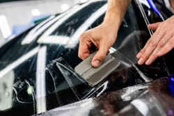 Как осуществляется бронирование стекол: особенности технологии