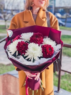 Какой букет подарить начальнице: советы по выбору цветов