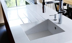 Что такое акриловые столешницы для кухни, их виды и применение