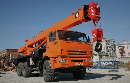 Автокран для строительства дома: особенности и виды