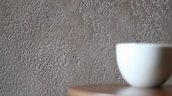 Преимущества использования декоративной краски для стен и правила работы с ней