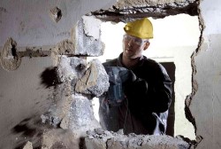 Технология демонтажа перегородок: из каких этапов состоит процесс