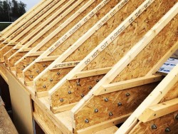 Каким требованиям должны соответствовать деревянные двутавровые балки перекрытия и как осуществляется их установка