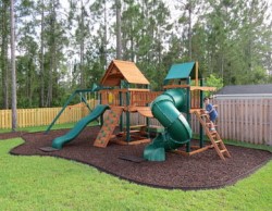 Преимущества организации детской площадки на дачном участке