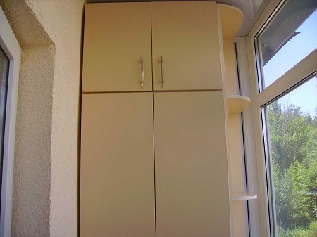 Шкаф на балкон своими руками: способы и варианты