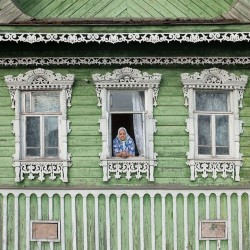 Преимущества резных деревянных наличников и правила их монтажа