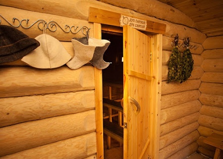 Двери для бани или сауны: требования, виды и правила выбора
