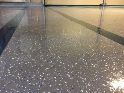 Технология заливки эпоксидного наливного пола: из каких этапов состоит процесс