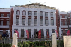 Монтаж фальшфасада: назначение конструкции и способы монтажа