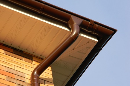 Крепление водостока к сайдингу: способы и этапы монтажа