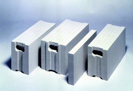 Как выбрать газосиликатные блоки для строительства: виды и особенности