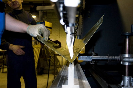 Специфика и разновидности процесса гибки и гнутья металла