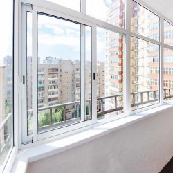 Особенности холодного остекления балкона и правила, которых необходимо придерживаться в процессе работы