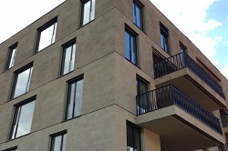 Как проводится процедура укладки натурального и искусственного камня на фасад