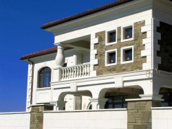 Интересные идеи облицовки фасада известняком: каких правил придерживаться 