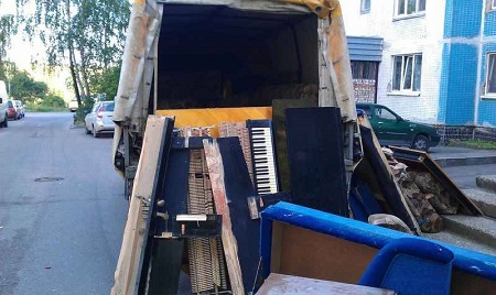 Вывоз старой мебели: способы, правила и советы