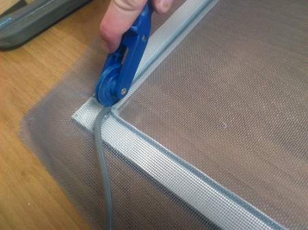 Изготовление москитной сетки своими силами: способы и этапы