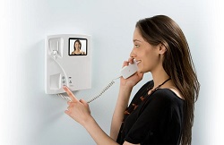 Как выбрать оптимальный домофон для офиса: критерии и рекомендации