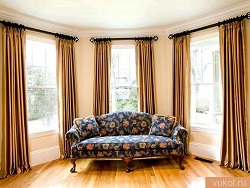 Как производится установка карнизов для эркерных окон и какие бывают виды