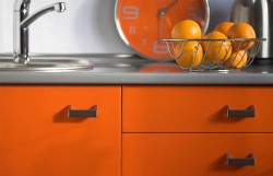 В каких сферах применяется клей для мембранно-вакуумного прессования и как подобрать подходящую разновидность