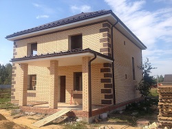 Особенности строительсва коттеджа из газобетона и достоинства материала