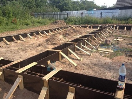 Применение ламинированной фанеры для опалубки