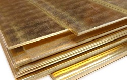Достоинства притопочных латунных листов для каминов