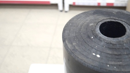 Лента ПВХ липкая для изоляции труб: применение и особенности