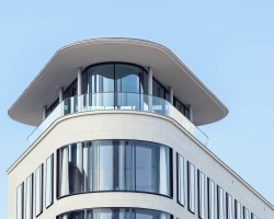 Преимущества и особенности ленточного остекления фасадов