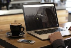 Как спасти макбук после попадания в него жидкости: полезные советы