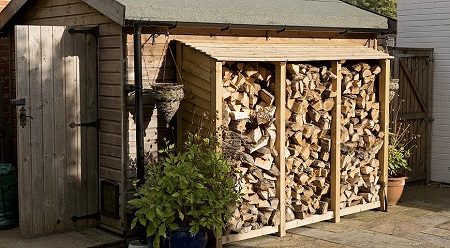 Место для хранения дров на даче: устройство, требования и особенности