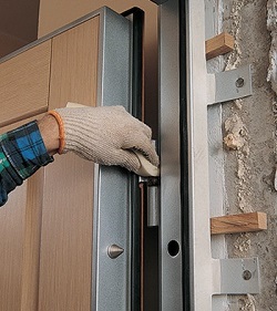 Установка металлической двери: правила и последовательность действий