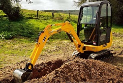 Мини-экскаваторы: их преимущества и сфера применения