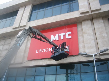 Монтаж световой вывески: рекомендации и советы выполнения