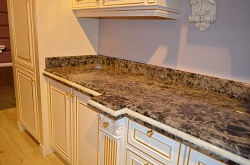 Мраморная столешница для кухни: положительные стороны камня
