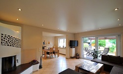 Сравнительная характеристика матовых и глянцевых натяжных потолков