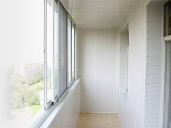 Как осуществляется отделка лоджий ПВХ панелями: правила работы