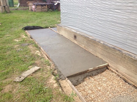 Отмостка фундамента из щебня: достоинства, этапы и советы по устройству