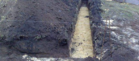 Песчаная подушка под трубопровод: особенности, правила и этапы укладки