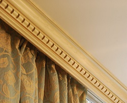 Потолочные пластиковые карнизы: качественные характеристики декора