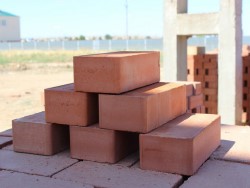 Преимущества полнотелого кирпича и основные сферы его применения