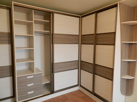 Корпусный шкаф купе: достоинства, правила и этапы сборки