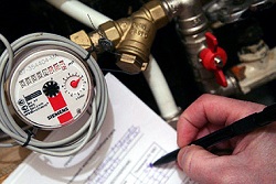 Как выбрать исполнительное лицо для поверки счетчиков и для чего ему аккредитация