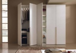 Почему стоит обратить внимание на распашные шкафы-купе: их преимущества