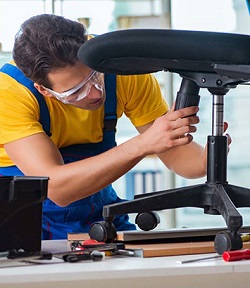 Самостоятельный ремонт кресла для офиса и варианты решения вопроса