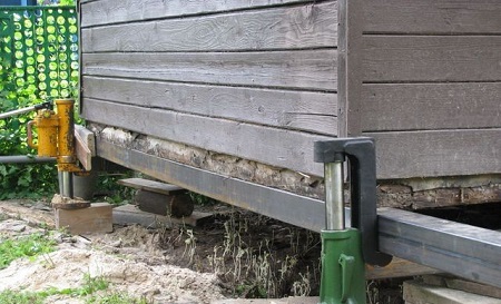 Реставрация фундамента деревянного дома: способы и этапы