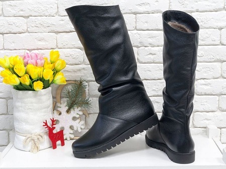 Зимние женские сапоги: виды материала и сравнение